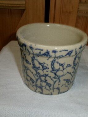 vtg Roseville pottery 1 pt crock or planter